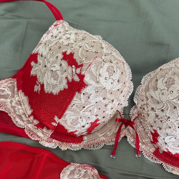 Victoria's Secret Red and Cream Lace Bra and Garter Set - Picture 2 of 6